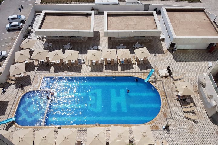 Pool 15 of 24