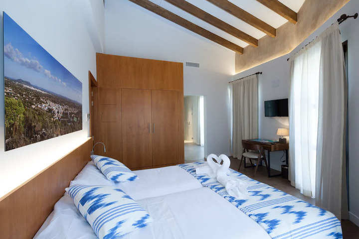 Room 3 of 10