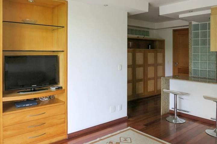 Room 3 of 33