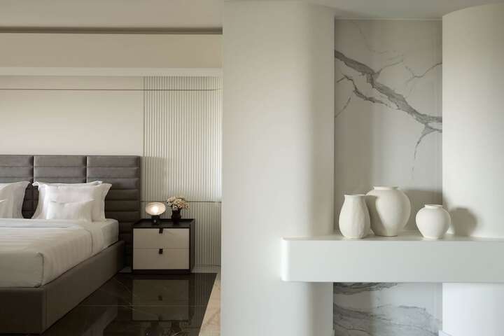 Room 43 of 400