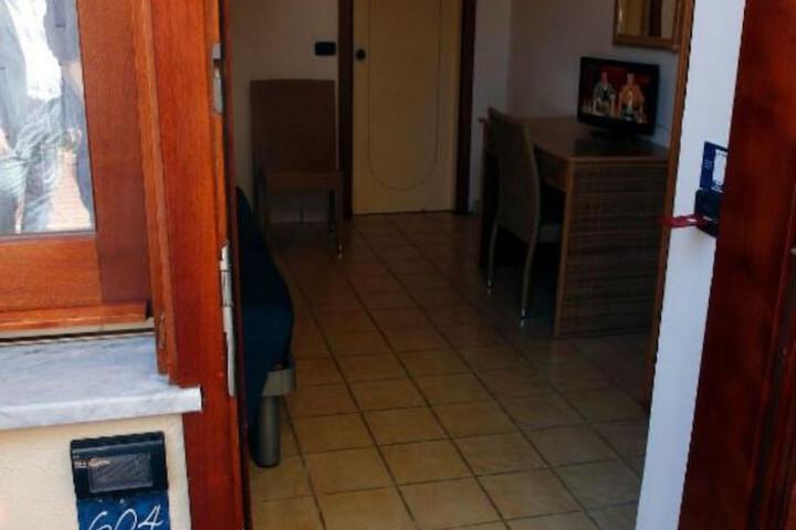 Room 15 of 37