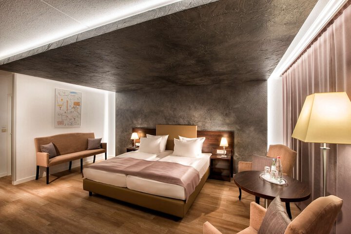 Room 10 of 40
