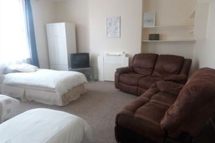 Room 4 of 11