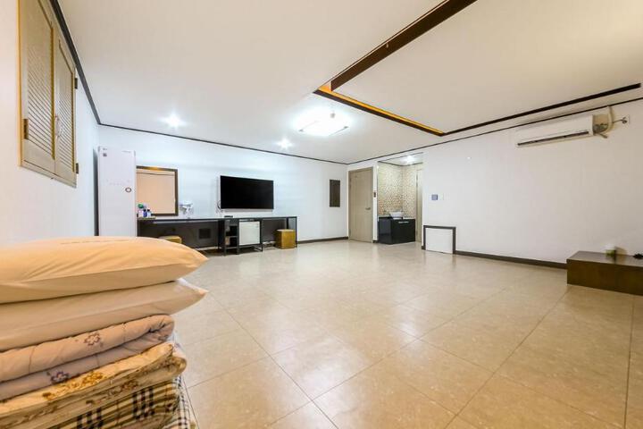 Gochang Hotel Moyangseong