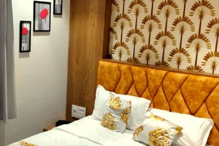 Room 8 of 17