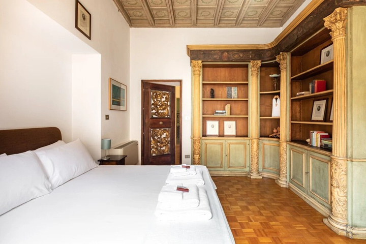 Room 4 of 17