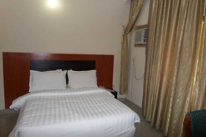 Room 13 of 23