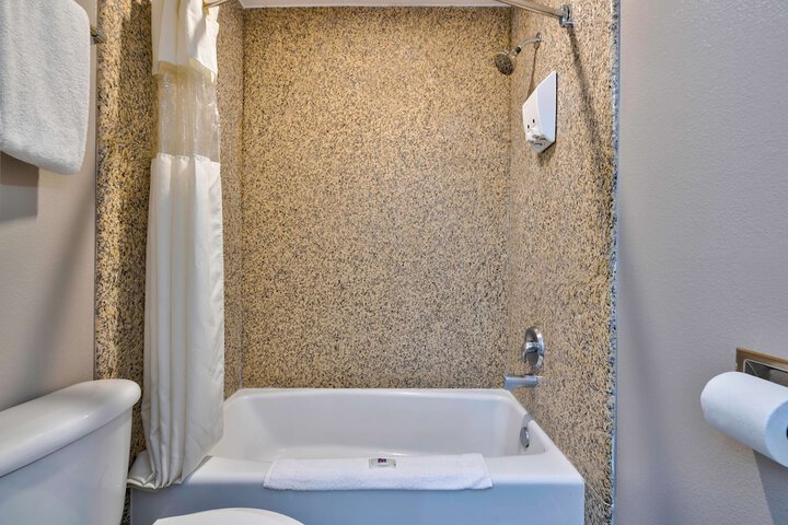 1 Queen Bed Refrigerator (19 of 26)
