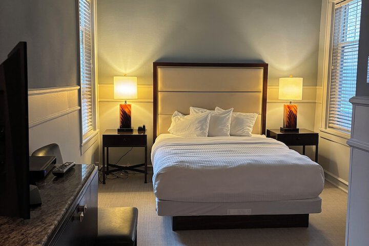 Room 12 of 27
