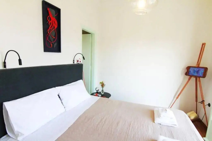 Room 2 of 9