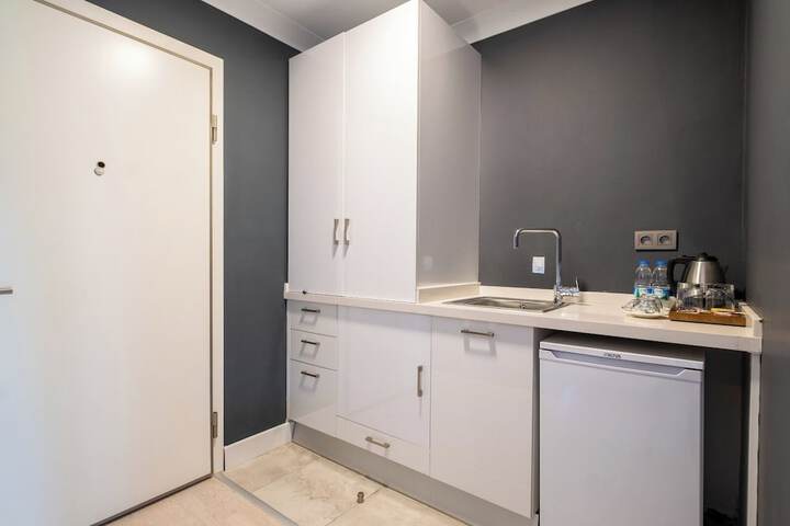 Room 45 of 100
