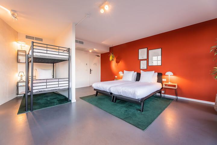 Room 22 of 46