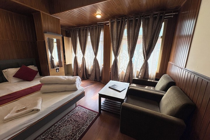 Room 2 of 18