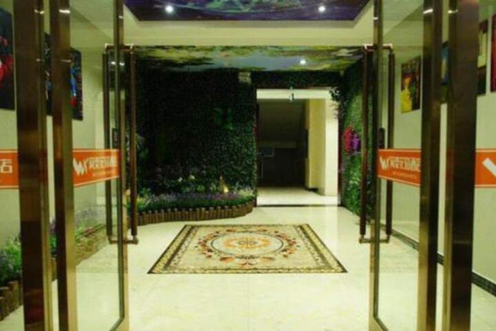 Hotel Interior 27 of 38
