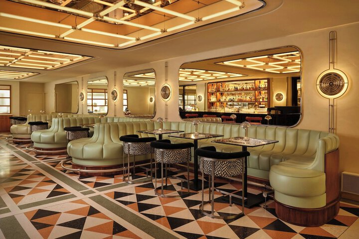 Lounge 138 of 146
