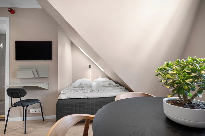 Room 15 of 154