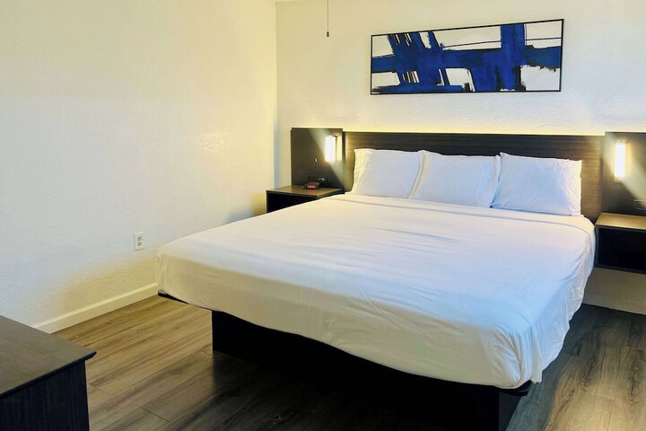 Room 12 of 30