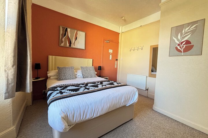 Room 32 of 94