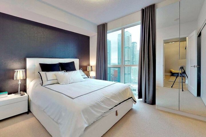Room 10 of 100