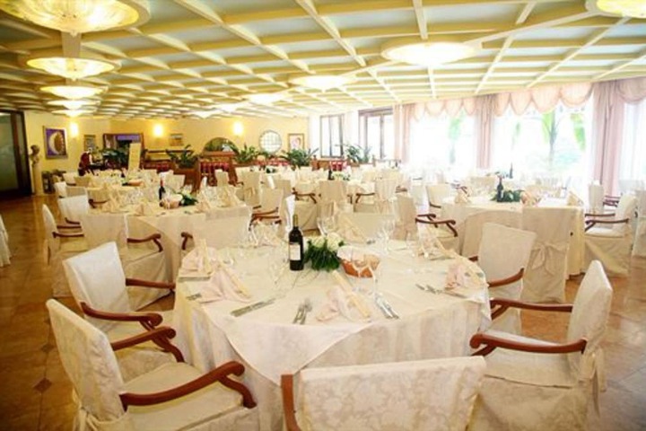 Dining 95 of 121