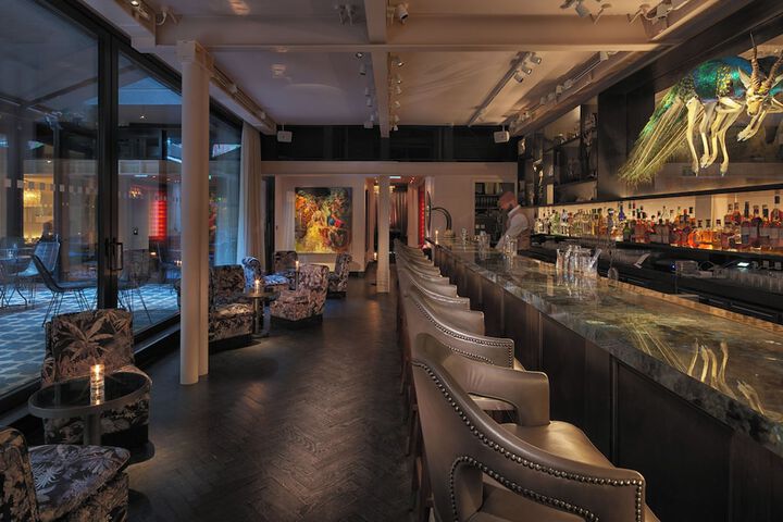 Lounge 61 of 77
