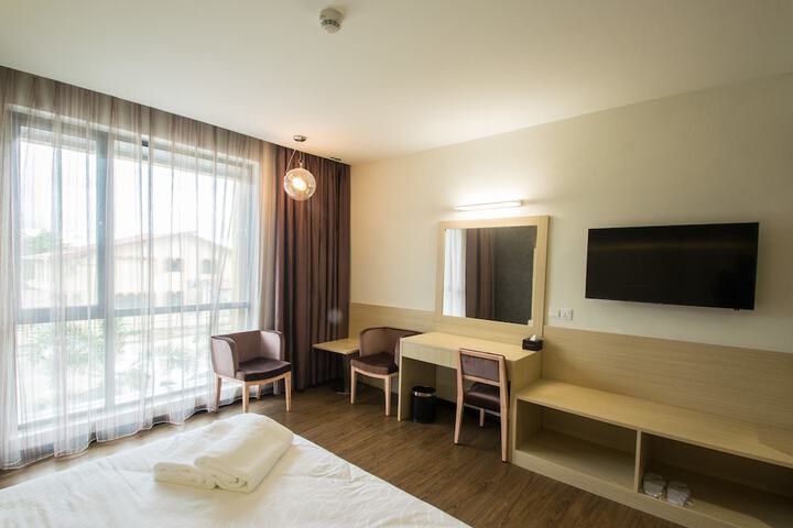 Room 10 of 33