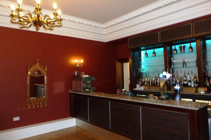 Lounge 80 of 105