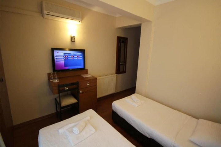 Room 8 of 41