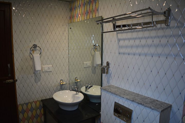 Room 8 of 37