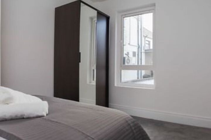 Room 10 of 18