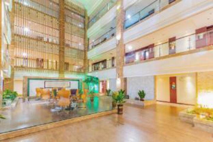 Zhaoqing International Hotel (Qixingyan Xinghu Scenic Area Branch)