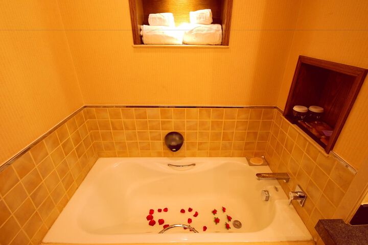 Room 18 of 28
