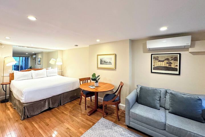 Room 43 of 99