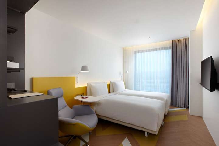 Room 9 of 34