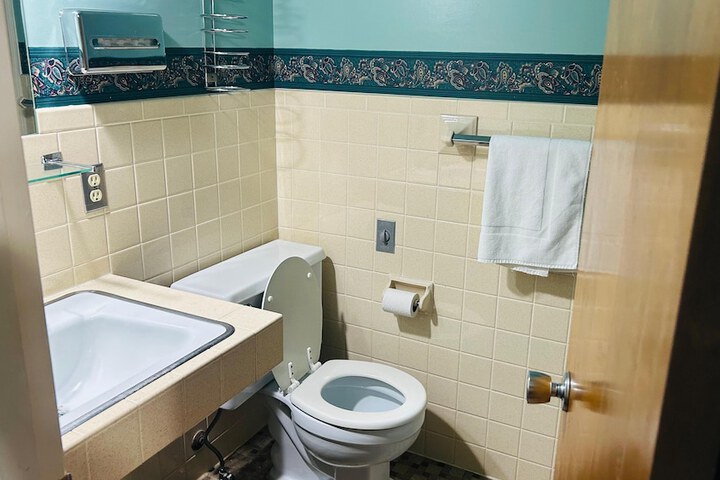 Room 52 of 59