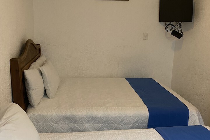 Room 11 of 36