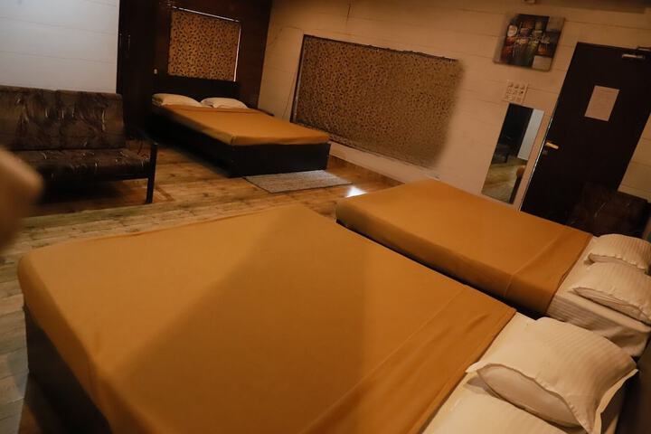Room 8 of 62