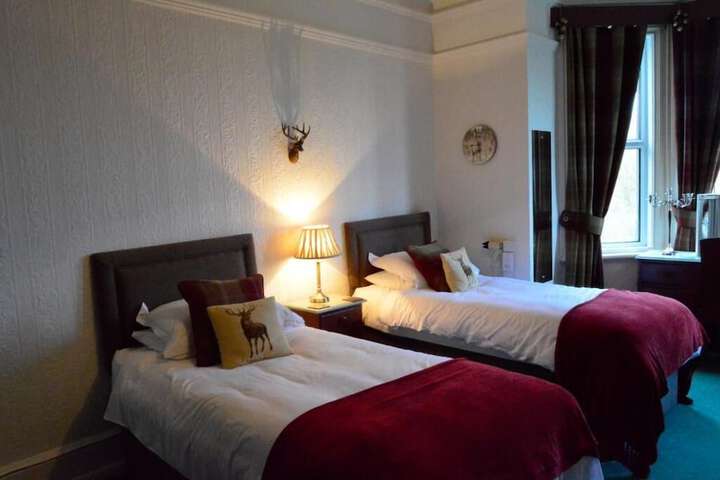 Room 13 of 38