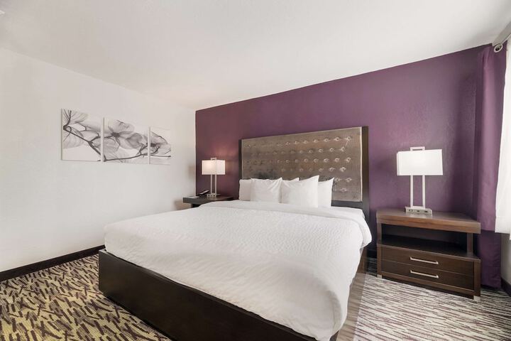 2 Queen Beds (22 of 22)