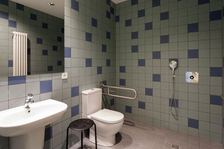 Room 6 of 14