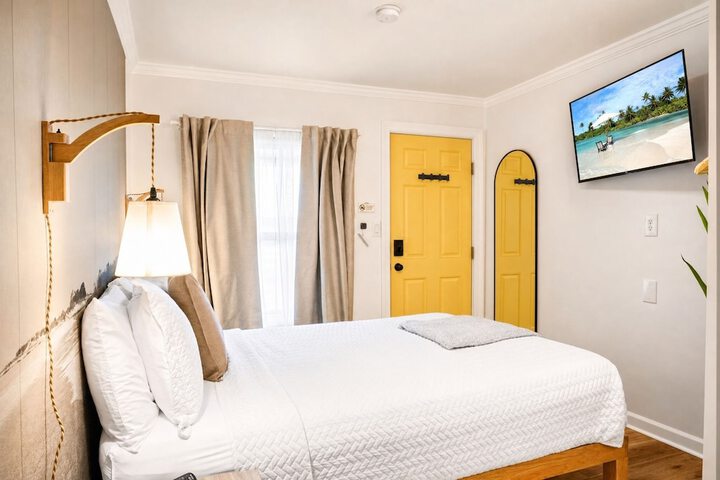 Room 28 of 144