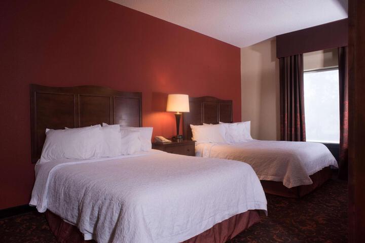 2 Queen Beds (1 of 11)