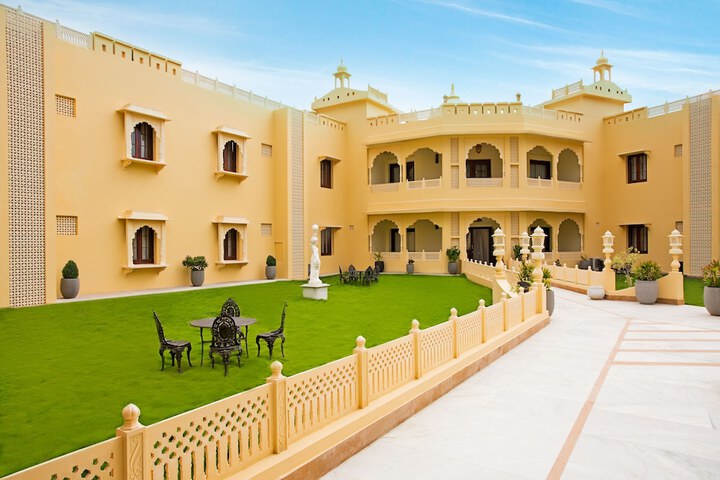 Hotel Exterior 40 of 45