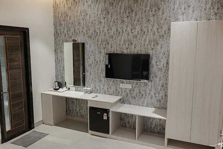 Room 15 of 18