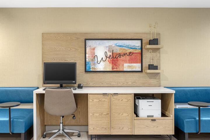 Business Center 58 of 60