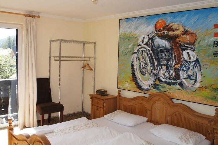 Room 13 of 77
