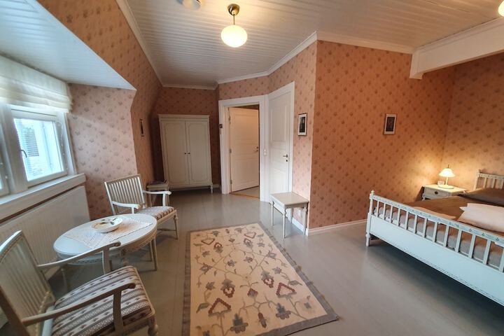 Room 23 of 137