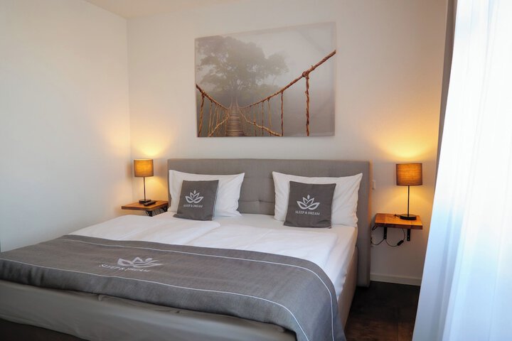 Room 15 of 33