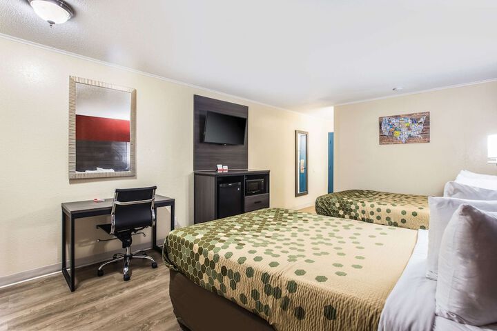 2 Double Beds (4 of 7)