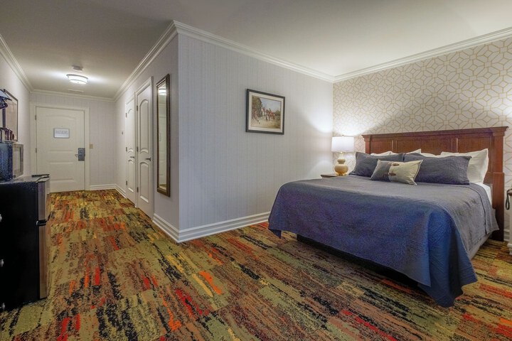 Room 103 of 251